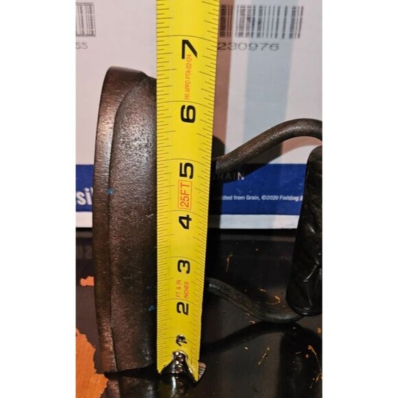 Vintage Cast Iron Clothes Iron With Decorative Handle 7bls 6.5x5inches Door Stop - Picture 5 of 10